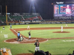 Brandon Brennan tuvo un sólido debut con los Leones de Yucatán, lanzando seis entradas y permitiendo apenas una carrera ante Oaxaca.
