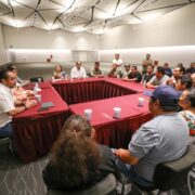 INAH y Gobierno de Yucatán abren diálogo permanente con artesanos y guías turísticos de Chichén Itzá