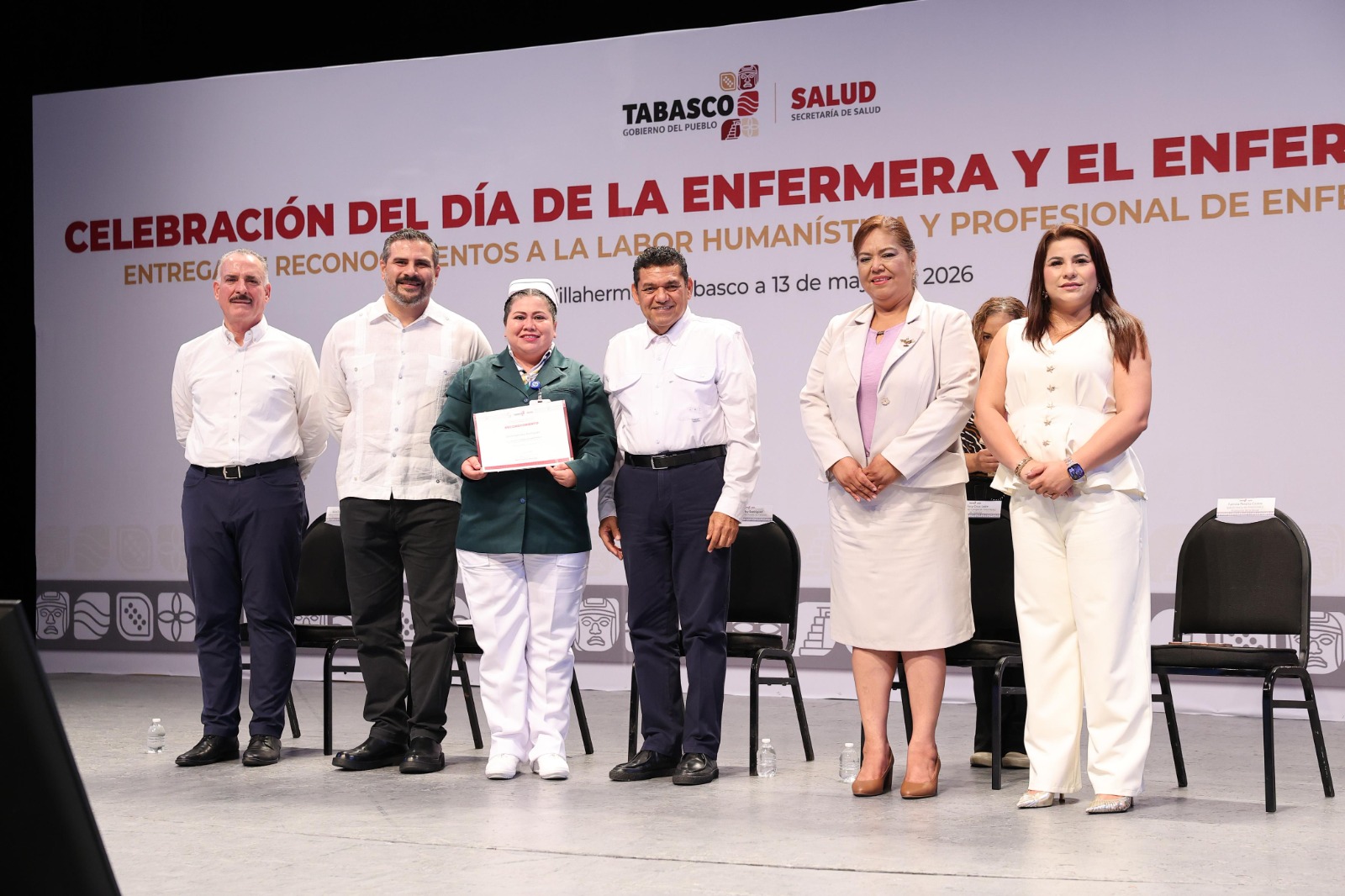 Javier May reconoce la labor del personal de enfermería en Tabasco