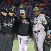 Leones blanquea conspiradores y empata la serie con dominante Pitcheo
