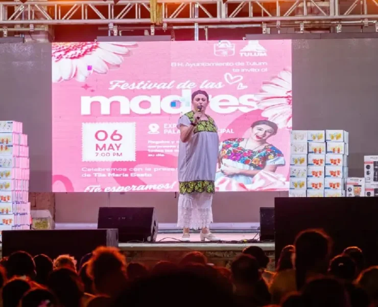 Madres son reconocidas en gran festejo durante emotiva celebración en Tulum