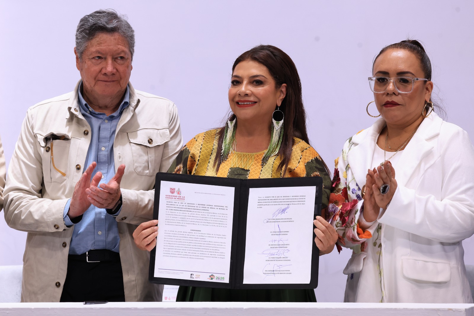 Modernizan transporte capitalino con trenes y más unidades