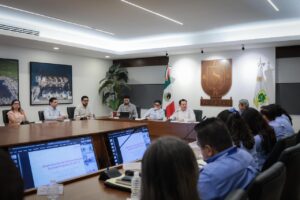 Gobernador Joaquín Díaz Mena y el director general de la Asipona Progreso, Jorge Carlos Tobilla Rodríguez, revisaron los avances de la modernización del Puerto de Altura 