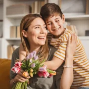 Regalos originales para mamá que la harán sentirse especial
