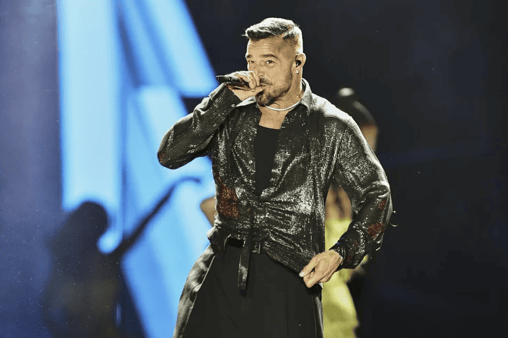 Ricky Martin sufre incidente con gas lacrimógeno