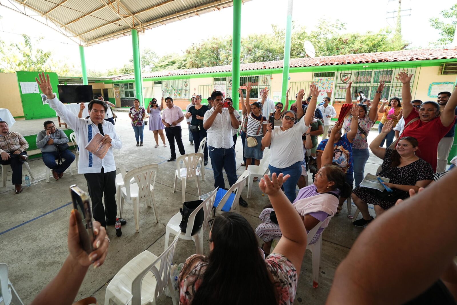 SEP acuerda reubicación de escuelas de Paraíso