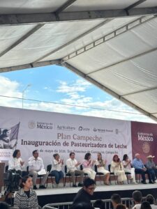 Durante su gira, Claudia Sheinbaum inauguró la planta pasteurizadora de leche como parte del Plan Campeche para fortalecer la economía y la ganadería del estado.