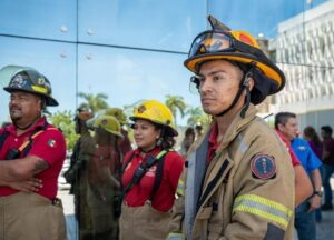 Elementos de Protección Civil coordinan la evacuación y refuerzan los servicios de emergencia durante el ejercicio donde Campeche participó en el Simulacro Nacional.