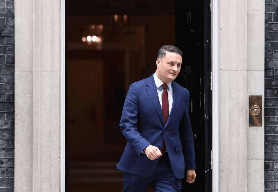 Streeting cuestiona el liderazgo de Starmer