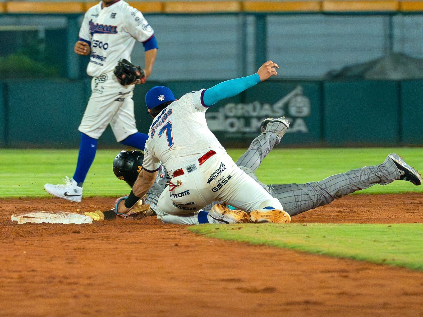 Tabasco gana dramático duelo se queda con el primero de la serie