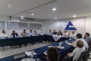 Empresarios y autoridades coincidieron en que en Mérida refuerzan diálogo legislativo mediante la Unidad y organización para promover un proyecto transformador que fortalezca el comercio, los servicios y el turismo en Yucatán.