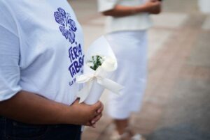 El pueblo tabasqueño se unió en un minuto de silencio y ofrendas florales para recordar a las víctimas del siniestro en la Feria Tabasco 2026.