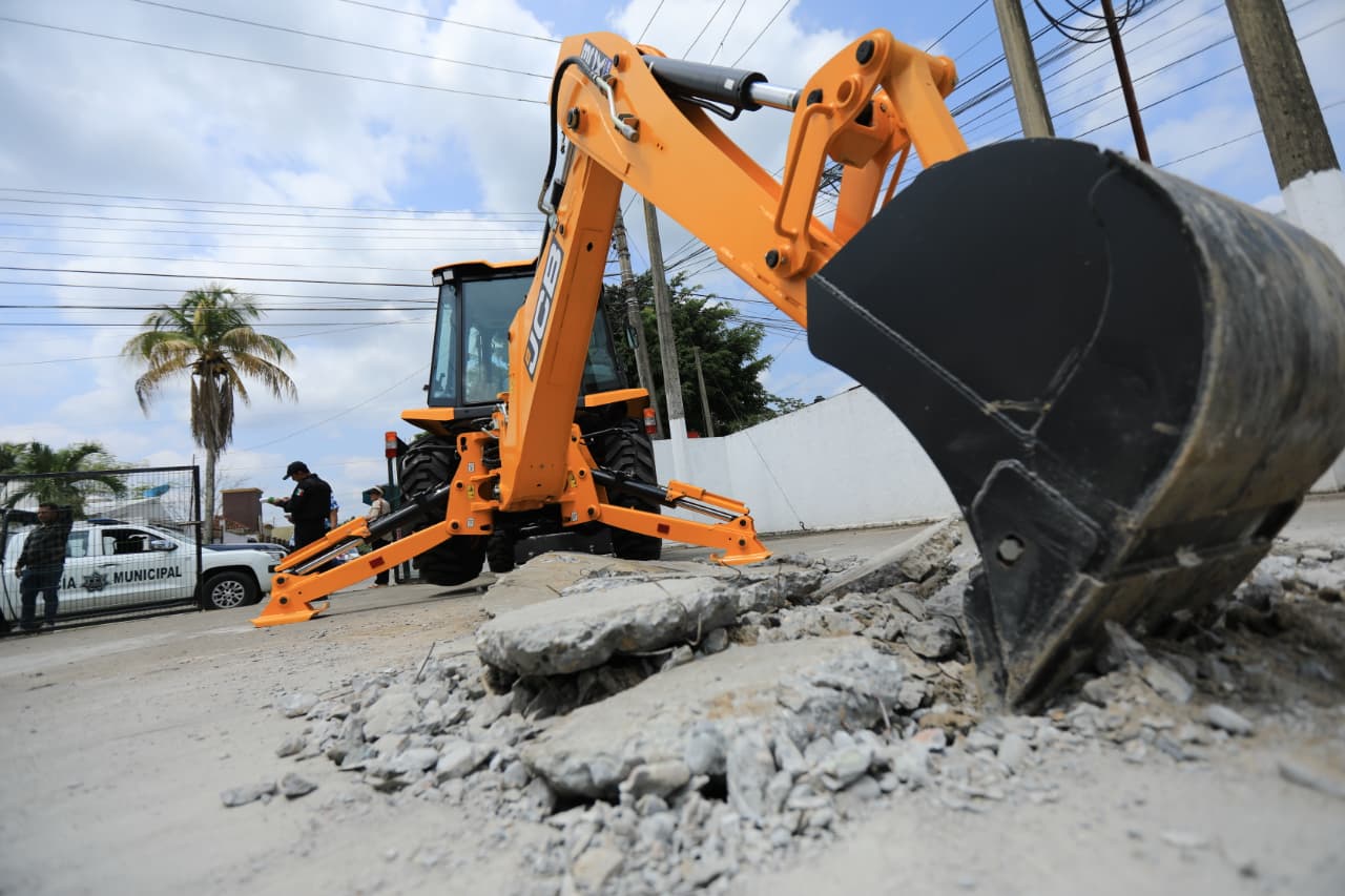 Entrega Javier May obras de infraestructura caminera y rehabilitación de cárcamos