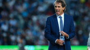 La directiva azulcrema apostó por la experiencia y el exitoso proyecto de Guillermo Almada, quien llega a Coapa con la misión de mantener al América como protagonista del futbol mexicano.