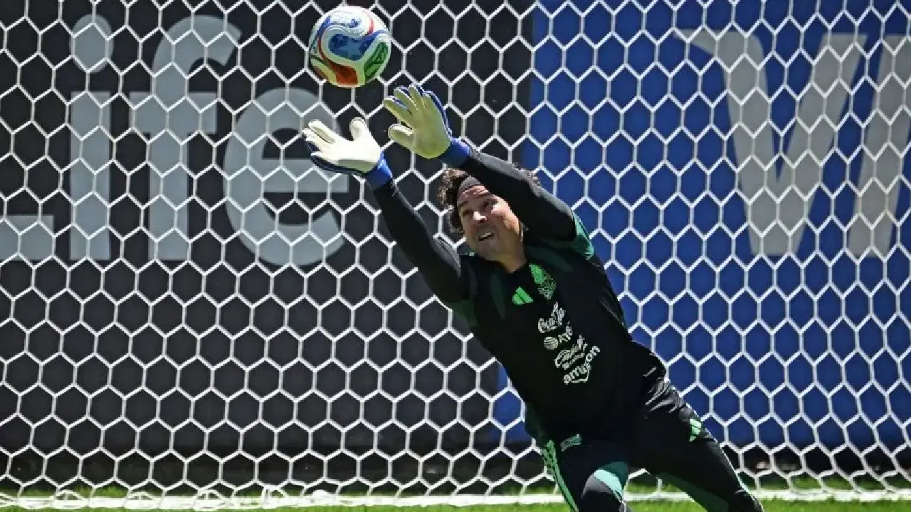 Alarmas en la Selección Mexicana por la lesión de Guillermo Ochoa
