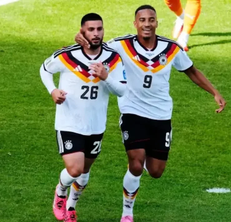 Alemania aseguró la clasificación con una espectacular remontada