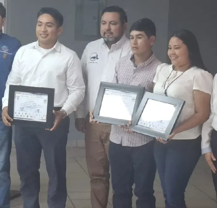 Alumnos con mejores promedios en la Semana de la Ingeniería Tabasco 2026