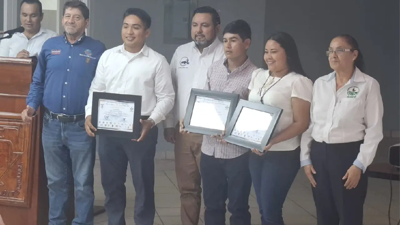 Alumnos con mejores promedios en la Semana de la Ingeniería Tabasco 2026