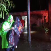 Apoyan a familias afectadas por inundaciones en Motul y Dzidzantún: ayuda urgente