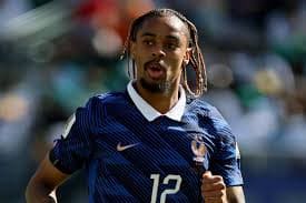 Bradley Barcola celebra su gol en un partido clave donde Francia avanzó sin sobresaltos, consolidando su pase a los octavos del Mundial 2026.