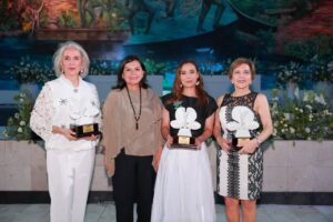 La Cheff Lupita Vidal recibe importante premio en un emotivo acto que destaca el talento local y el impulso al trabajo de las mujeres en el municipio de Centro.