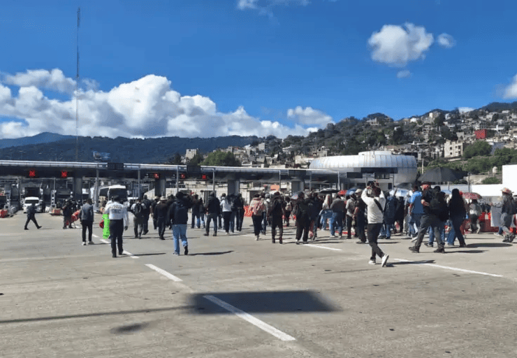 CNTE intensifica protestas con toma de casetas