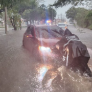 Onda tropical suspende clases Campeche y afecta estados vecinos