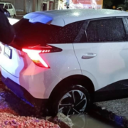 Autos en zanjas: caos vial Campeche por falta de atención