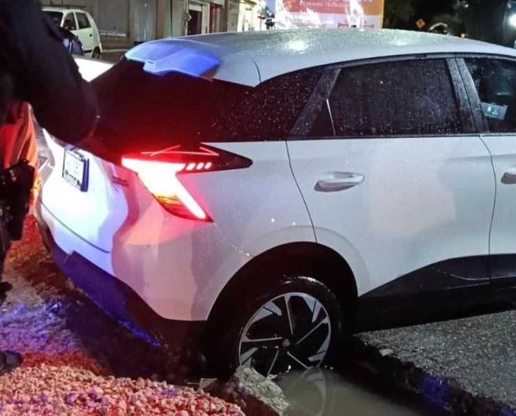 Autos en zanjas: caos vial Campeche por falta de atención