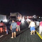 Pobladores bloquean la Mérida-Campeche por varias horas