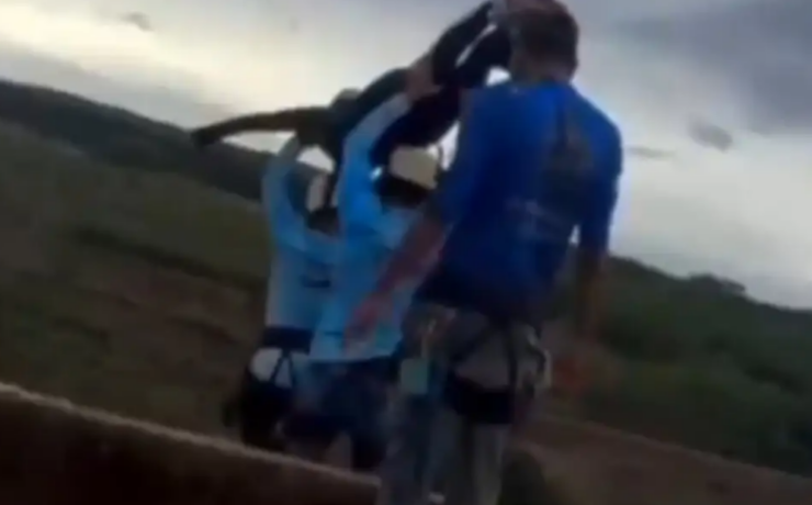 Tragedia en Brasil, joven muere al ser lanzada por instructores de un 'rope jump'