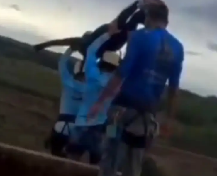 Tragedia en Brasil, joven muere al ser lanzada por instructores de un 'rope jump'