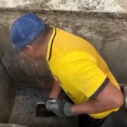 La alcaldía de Campeche limpia pozos y drenajes como prevención
