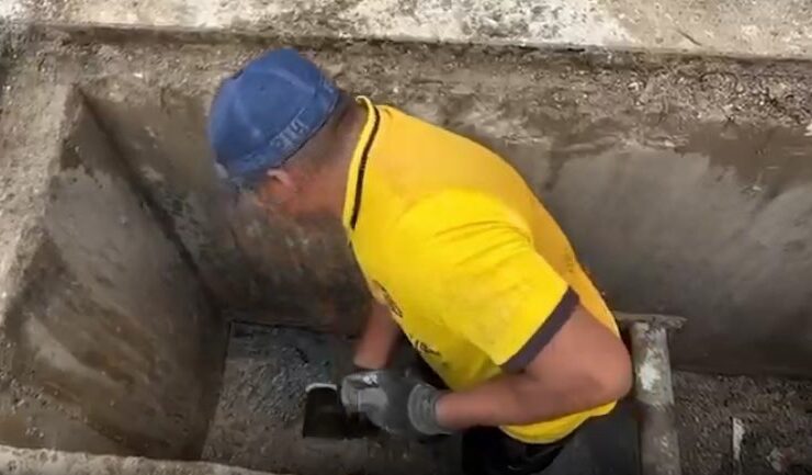 La alcaldía de Campeche limpia pozos y drenajes como prevención
