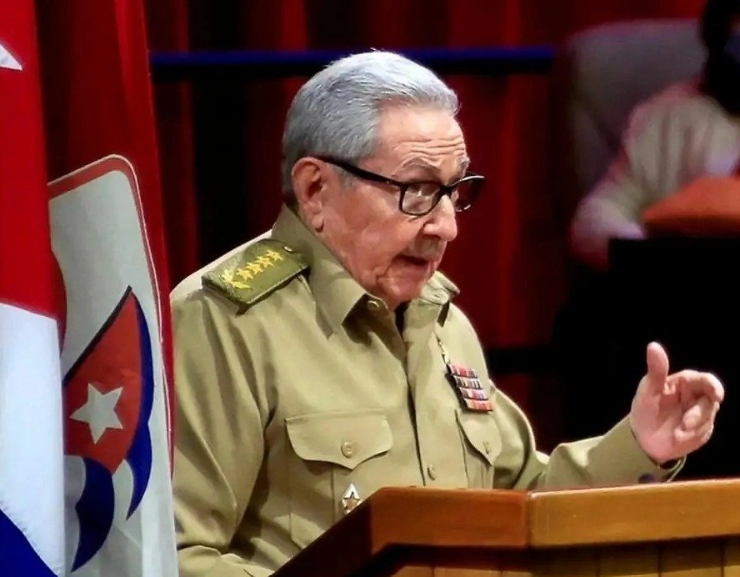 Raúl Castro respalda reformas económicas en Cuba