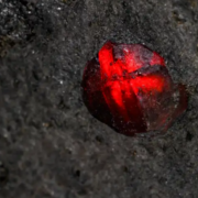 Científicos abren meteorito de Marte