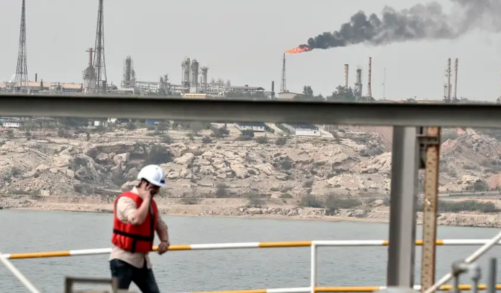 EEUU autoriza venta de petróleo iraní