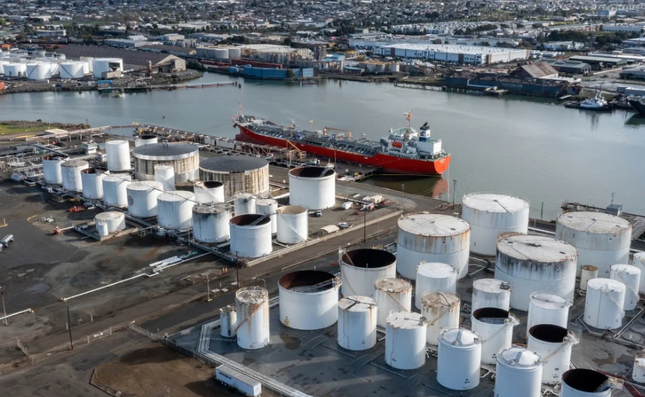 EEUU autoriza venta de petróleo iraní en medio de negociaciones