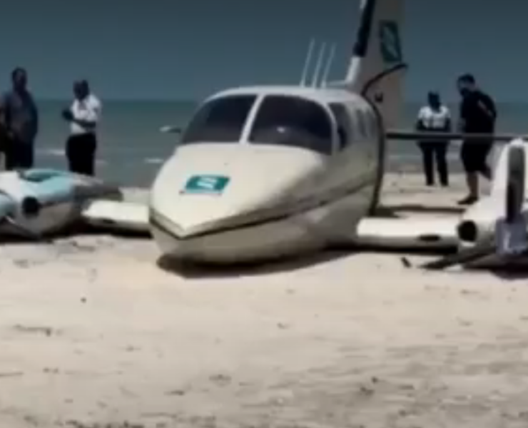 Aterrizaje forzoso de avioneta en playa de Campeche
