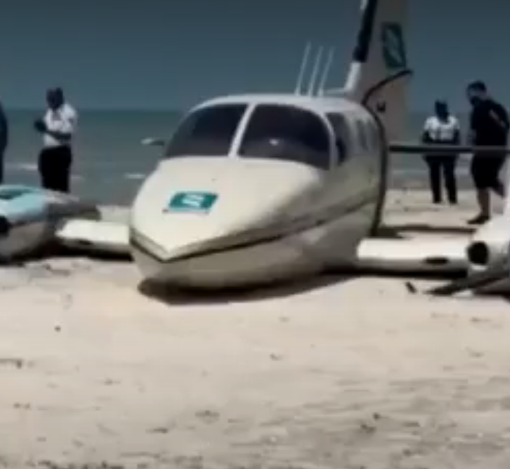 Aterrizaje forzoso de avioneta en playa de Campeche