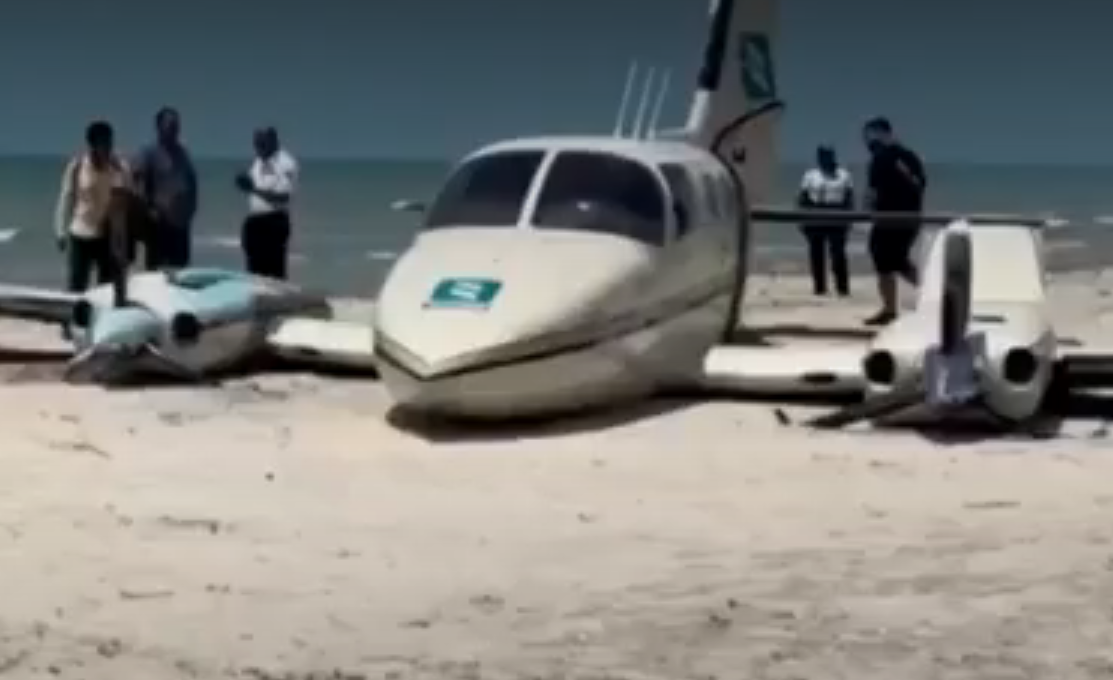 Aterrizaje forzoso de avioneta en playa de Campeche