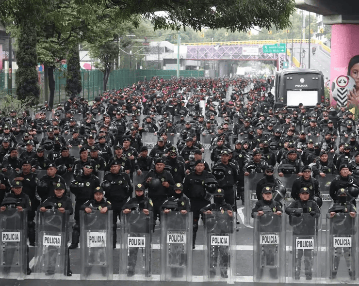 Cerco policial frena avance de la CNTE