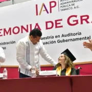 Constancias a profesionistas que concluyen estudios fortalecen el servicio público en Tabasco