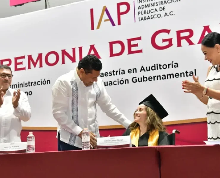 Constancias a profesionistas que concluyen estudios fortalecen el servicio público en Tabasco