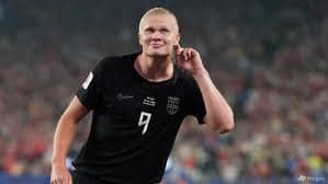 Erling Haaland apareció al minuto 86 para marcar el gol del triunfo de Noruega y sellar la clasificación de los vikingos a los octavos de final.