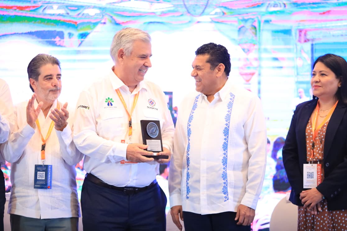 Entregan reconocimiento al Mérito Palmero