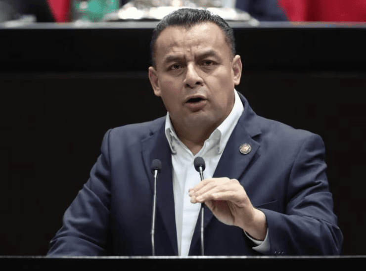 Erubiel Alonso renuncia al PRI tras 30 años