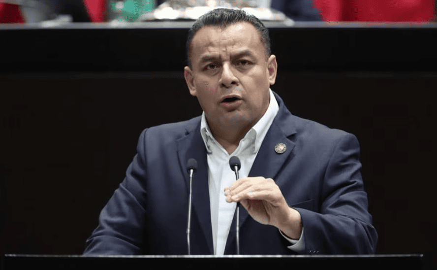 Erubiel Alonso renuncia al PRI tras 30 años