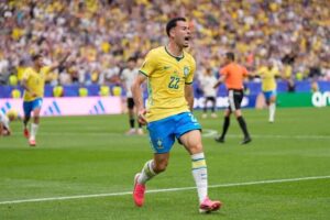 Gabriel Martinelli marcó en el minuto 90+6 el gol de la victoria que selló la remontada de Brasil y su clasificación a los octavos de final.