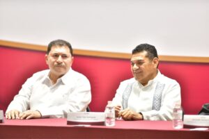 La ceremonia destacó la importancia de fortalecer la educación pública mediante la formación de profesionistas preparados para impulsar instituciones más eficientes, transparentes y cercanas a la ciudadanía.